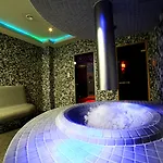 Ξενοδοχείο με διαμερίσματα Golden Tulip 4*
