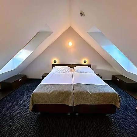 Golden Tulip 4*